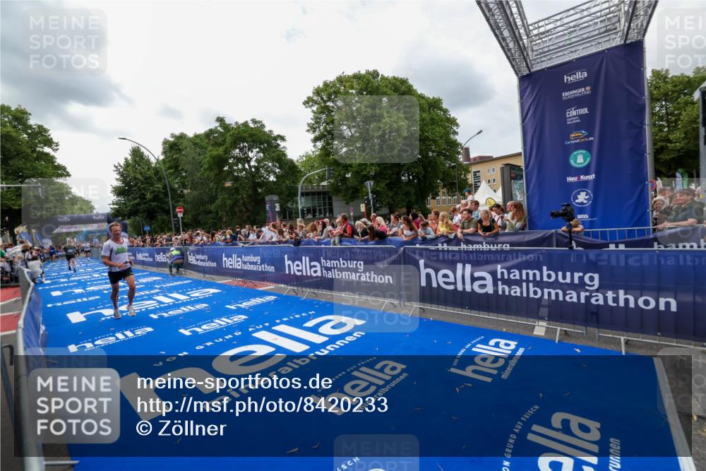 29.06.2025 - hella hamburg halbmarathon Zöllner http://msf.ph/oto/8420233 29.06.2025 10:31:10 Ziel 3201, 5826, 10929, 13754, 18177 meine-sportfotos.de
