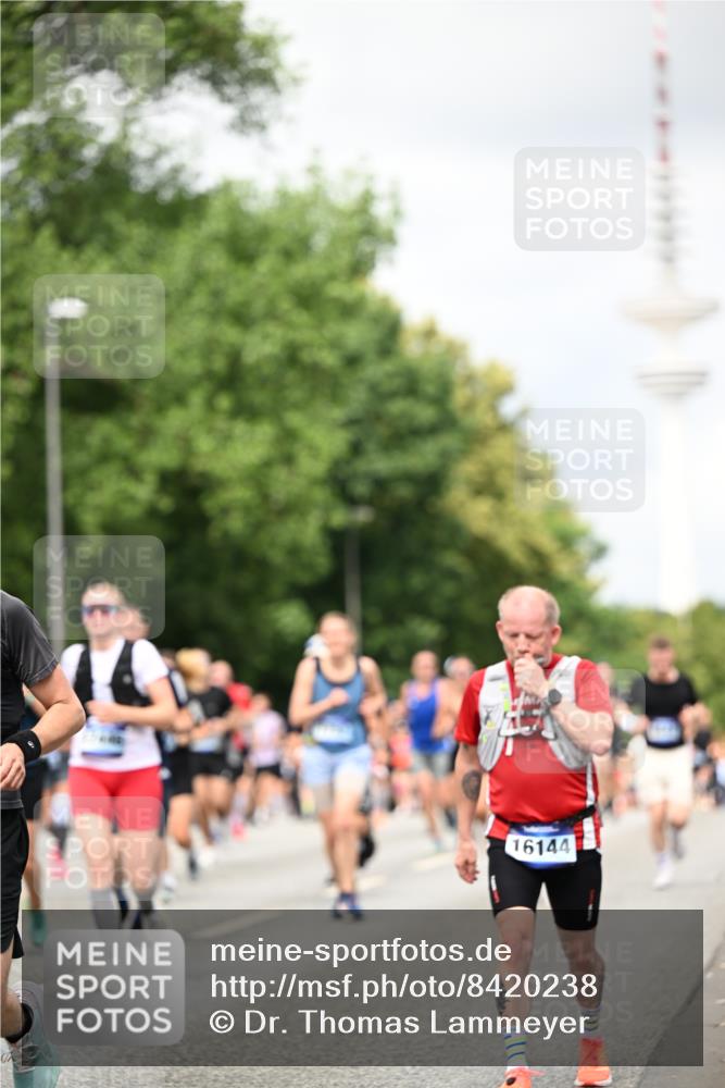 29.06.2025 - hella hamburg halbmarathon Dr. Thomas Lammeyer http://msf.ph/oto/8420238 29.06.2025 10:46:51 Kennedybrücke 1039, 1752, 2069, 2134, 2509, 2974, 3276, 3326, 3378, 3568, 4385, 4680, 4735, 4736, 5419, 5671, 6136, 6440, 6828, 7022, 7023, 7040, 7043, 7260, 7357, 7666, 8014, 8525, 8526, 9644, 9980, 10532, 10623, 10842, 11074, 11075, 11331 meine-sportfotos.de