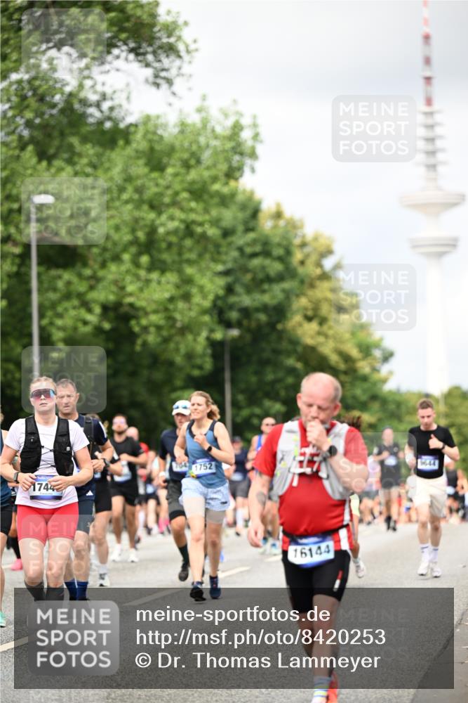 29.06.2025 - hella hamburg halbmarathon Dr. Thomas Lammeyer http://msf.ph/oto/8420253 29.06.2025 10:46:51 Kennedybrücke 1039, 1752, 2069, 2134, 2509, 2974, 3276, 3326, 3378, 3568, 4385, 4680, 4735, 4736, 5419, 5671, 6136, 6440, 6828, 7022, 7023, 7040, 7043, 7260, 7357, 7666, 8014, 8525, 8526, 9644, 9980, 10532, 10623, 10842, 11074, 11075, 11331 meine-sportfotos.de