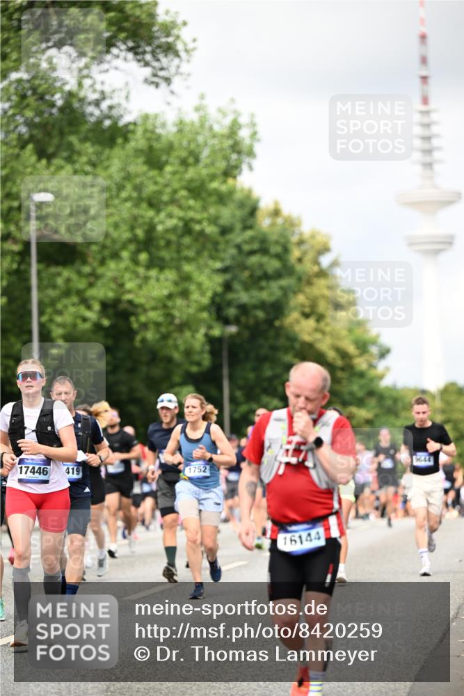 29.06.2025 - hella hamburg halbmarathon Dr. Thomas Lammeyer http://msf.ph/oto/8420259 29.06.2025 10:46:51 Kennedybrücke 1039, 1752, 2069, 2134, 2509, 2974, 3276, 3326, 3378, 3568, 4385, 4680, 4735, 4736, 5419, 5671, 6136, 6440, 6828, 7022, 7023, 7040, 7043, 7260, 7357, 7666, 8014, 8525, 8526, 9644, 9980, 10532, 10623, 10842, 11074, 11075, 11331 meine-sportfotos.de