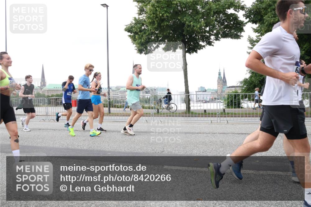 29.06.2025 - hella hamburg halbmarathon Lena Gebhardt http://msf.ph/oto/8420266 29.06.2025 10:52:23 Lombardsbrücke 1491, 1866, 64, 1418, 1826, 1978, 2362, 2420, 2528, 2983, 3038, 3140, 3645, 4087, 4273, 4436, 4591, 4598, 4606, 4815, 5062, 5262, 5360, 6386, 6403, 6404, 6406, 6456, 6671, 6985, 7511, 7682, 7690, 7691, 7735, 7812, 8194, 8196, 8250, 8251, 8621, 9068, 9070, 9103, 9368, 9460, 9730, 9731, 10080, 10296, 10342, 10392, 10533, 10634, 10673, 10884, 10928, 11084, 11101, 11126, 11127, 11297, 11375, 11736, 11899, 11974, 12546, 12558 meine-sportfotos.de