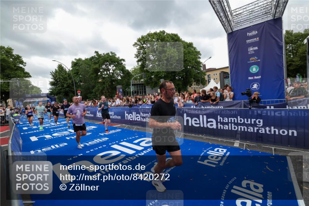 29.06.2025 - hella hamburg halbmarathon Zöllner http://msf.ph/oto/8420272 29.06.2025 10:53:04 Ziel 3059, 3258, 3334, 4121, 4770, 5907, 7509, 7864, 8587, 9093, 9537, 12155, 12367, 12519, 12910, 14791, 15430, 18590, 18720 meine-sportfotos.de