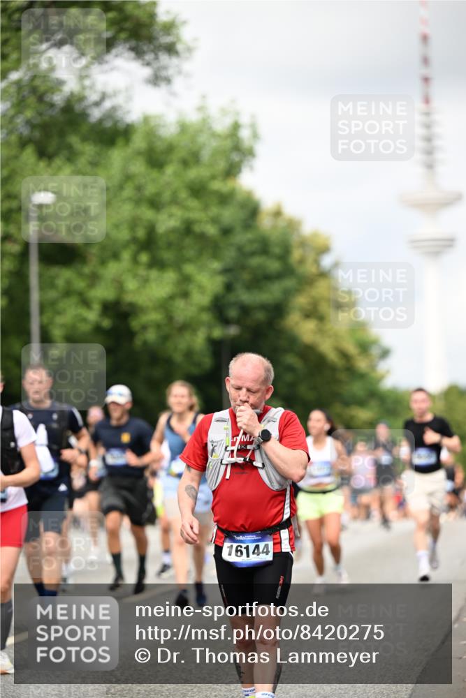 29.06.2025 - hella hamburg halbmarathon Dr. Thomas Lammeyer http://msf.ph/oto/8420275 29.06.2025 10:46:52 Kennedybrücke 1360, 1752, 1994, 2069, 2134, 2509, 2974, 3276, 3326, 3378, 3568, 3874, 4385, 4680, 4735, 4736, 5419, 5671, 6136, 6440, 6828, 7022, 7023, 7040, 7043, 7260, 7357, 7477, 7666, 8014, 8525, 8526, 9644, 9980, 10532, 10623, 10842, 11074, 11075, 11331 meine-sportfotos.de