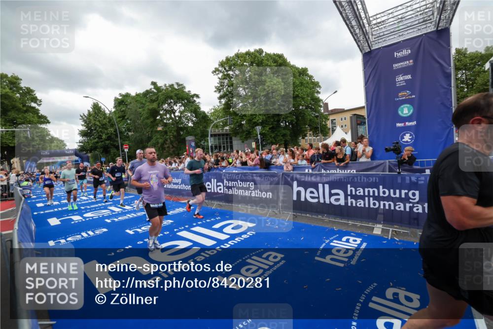 29.06.2025 - hella hamburg halbmarathon Zöllner http://msf.ph/oto/8420281 29.06.2025 10:53:04 Ziel 3059, 3258, 3334, 4121, 4770, 5907, 7509, 7864, 8587, 9093, 9537, 12155, 12367, 12519, 12910, 14791, 15430, 18590, 18720 meine-sportfotos.de