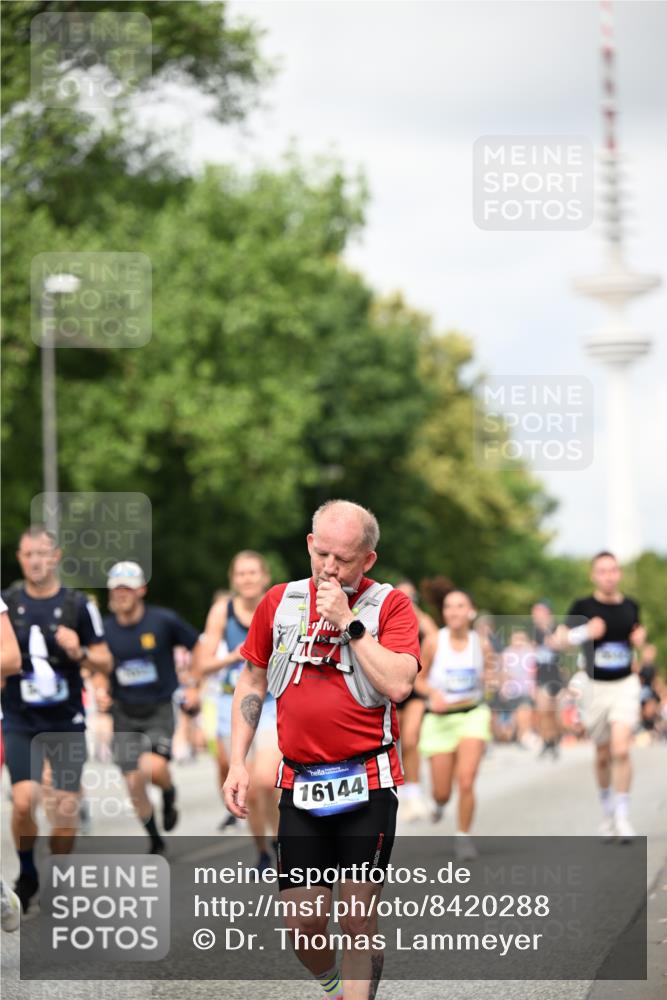 29.06.2025 - hella hamburg halbmarathon Dr. Thomas Lammeyer http://msf.ph/oto/8420288 29.06.2025 10:46:52 Kennedybrücke 1360, 1752, 1994, 2069, 2134, 2509, 2974, 3276, 3326, 3378, 3568, 3874, 4385, 4680, 4735, 4736, 5419, 5671, 6136, 6440, 6828, 7022, 7023, 7040, 7043, 7260, 7357, 7477, 7666, 8014, 8525, 8526, 9644, 9980, 10532, 10623, 10842, 11074, 11075, 11331 meine-sportfotos.de