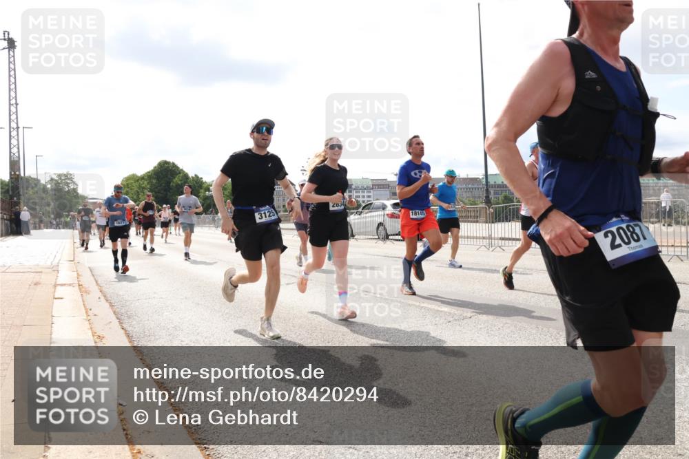 29.06.2025 - hella hamburg halbmarathon Lena Gebhardt http://msf.ph/oto/8420294 29.06.2025 10:18:20 Lombardsbrücke 18677, 983, 3125, 2034, 18145, 2087, 1159, 1160, 1234, 1268, 1325, 1554, 1641, 1820, 1982, 2087, 2147, 2335, 2634, 2703, 2931, 3125, 3202, 3321, 3482, 3529, 3977, 4123, 4383, 4710, 4738, 4804, 5004, 5909, 6270, 6332, 6533, 7094, 7160, 7454, 7641, 7649, 7838, 7882, 7883, 8067, 8128, 8248, 8341, 8607, 8799, 9222, 9505, 9539, 9586, 9658, 9717, 9734, 9748, 9834, 9844, 9964, 10172, 10332, 10509, 10659, 10687, 10908, 12498, 12541, 12548, 12552, 12703, 13341 meine-sportfotos.de