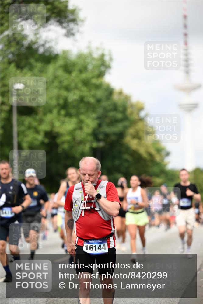 29.06.2025 - hella hamburg halbmarathon Dr. Thomas Lammeyer http://msf.ph/oto/8420299 29.06.2025 10:46:52 Kennedybrücke 1360, 1752, 1994, 2069, 2134, 2509, 2974, 3276, 3326, 3378, 3568, 3874, 4385, 4680, 4735, 4736, 5419, 5671, 6136, 6440, 6828, 7022, 7023, 7040, 7043, 7260, 7357, 7477, 7666, 8014, 8525, 8526, 9644, 9980, 10532, 10623, 10842, 11074, 11075, 11331 meine-sportfotos.de