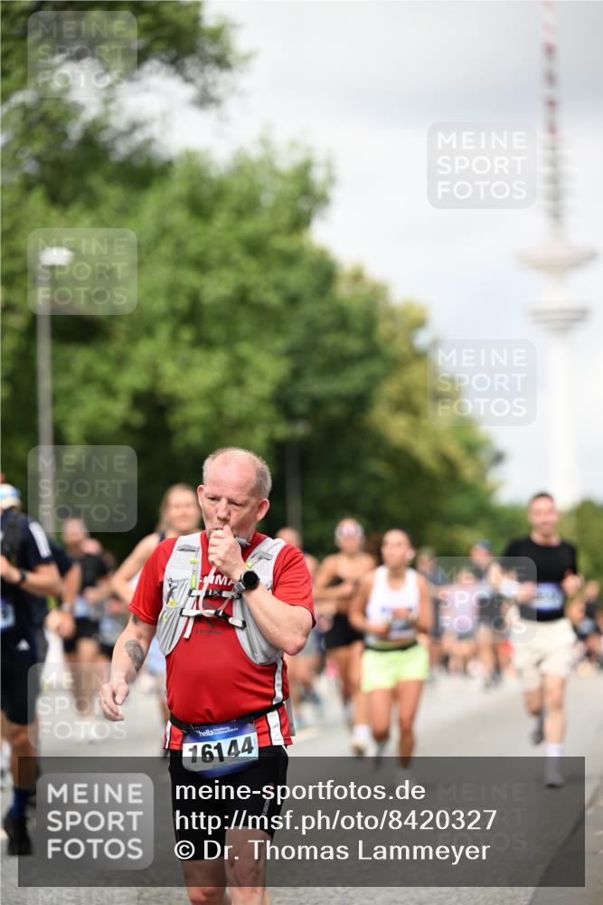 29.06.2025 - hella hamburg halbmarathon Dr. Thomas Lammeyer http://msf.ph/oto/8420327 29.06.2025 10:46:53 Kennedybrücke 1360, 1752, 1994, 2069, 2134, 2509, 3276, 3326, 3378, 3568, 3874, 4385, 4680, 4735, 4736, 5419, 6136, 6440, 6828, 7022, 7023, 7040, 7043, 7260, 7357, 7477, 7666, 8014, 8525, 8526, 9644, 9980, 10532, 10623, 10842, 11074, 11075, 11331 meine-sportfotos.de