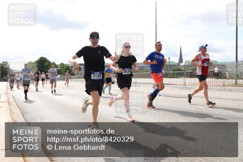 29.06.2025 - hella hamburg halbmarathon Lena Gebhardt http://msf.ph/oto/8420329 29.06.2025 10:18:20 Lombardsbrücke 18677, 4710, 3125, 2634, 3482, 81, 1159, 1160, 1234, 1268, 1325, 1554, 1641, 1820, 1982, 2087, 2147, 2335, 2634, 2703, 2931, 3125, 3202, 3321, 3482, 3529, 3977, 4123, 4383, 4710, 4738, 4804, 5004, 5909, 6270, 6332, 6533, 7094, 7160, 7454, 7641, 7649, 7838, 7882, 7883, 8067, 8128, 8248, 8341, 8607, 8799, 9222, 9505, 9539, 9586, 9658, 9717, 9734, 9748, 9834, 9844, 9964, 10172, 10332, 10509, 10659, 10687, 10908, 12498, 12541, 12548, 12552, 12703, 13341 meine-sportfotos.de