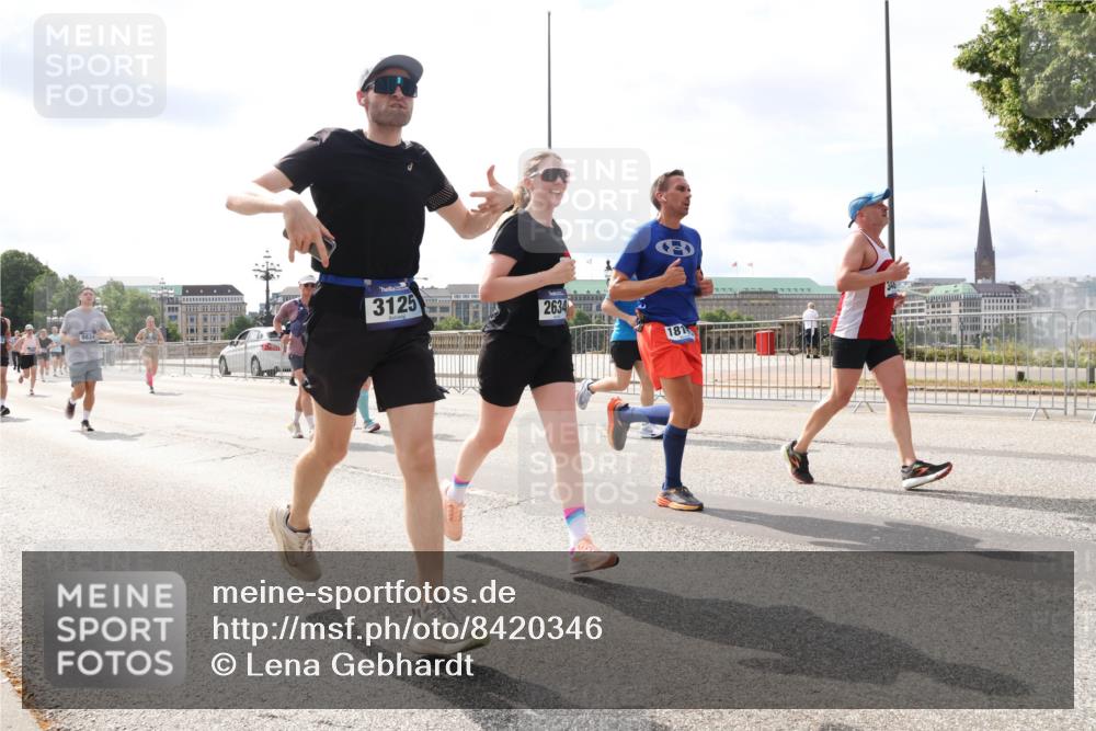 29.06.2025 - hella hamburg halbmarathon Lena Gebhardt http://msf.ph/oto/8420346 29.06.2025 10:18:21 Lombardsbrücke 9834, 3125, 2634, 181, 1159, 1160, 1234, 1268, 1325, 1554, 1641, 1820, 1982, 2087, 2147, 2335, 2634, 2703, 2931, 3125, 3202, 3321, 3482, 3529, 3977, 4123, 4383, 4710, 4738, 4804, 5004, 5909, 6270, 6332, 6533, 7094, 7160, 7454, 7641, 7649, 7838, 7882, 7883, 8067, 8128, 8248, 8341, 8607, 8799, 9222, 9505, 9539, 9586, 9658, 9717, 9734, 9748, 9834, 9844, 9964, 10172, 10332, 10502, 10509, 10659, 10687, 10908, 12498, 12541, 12548, 12552, 12703, 13341 meine-sportfotos.de