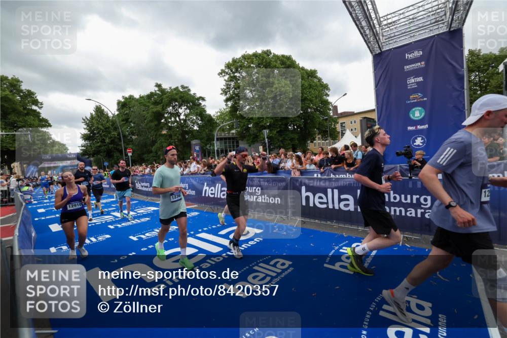 29.06.2025 - hella hamburg halbmarathon Zöllner http://msf.ph/oto/8420357 29.06.2025 10:53:07 Ziel 2208, 3059, 3258, 3334, 4121, 7509, 7864, 8587, 9093, 9537, 12155, 12367, 12519, 12910, 14323, 14791, 18590, 19208 meine-sportfotos.de
