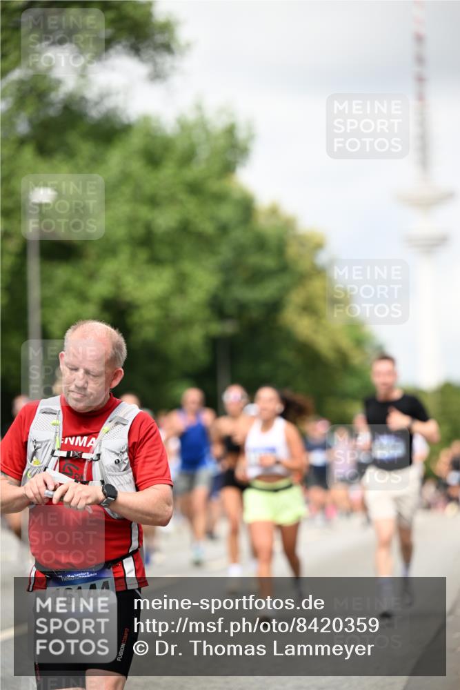29.06.2025 - hella hamburg halbmarathon Dr. Thomas Lammeyer http://msf.ph/oto/8420359 29.06.2025 10:46:54 Kennedybrücke 1360, 1752, 1994, 2069, 2134, 2509, 3276, 3378, 3874, 4385, 4680, 4735, 4736, 5419, 6136, 6440, 6828, 6837, 7022, 7023, 7040, 7043, 7260, 7357, 7477, 7666, 8014, 8525, 8526, 9644, 9980, 10532, 10623, 10842, 11074, 11075, 11331 meine-sportfotos.de