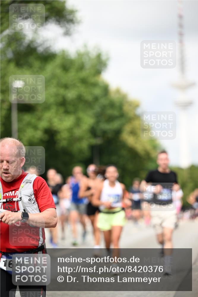 29.06.2025 - hella hamburg halbmarathon Dr. Thomas Lammeyer http://msf.ph/oto/8420376 29.06.2025 10:46:54 Kennedybrücke 1360, 1752, 1994, 2069, 2134, 2509, 3276, 3378, 3874, 4385, 4680, 4735, 4736, 5419, 6136, 6440, 6828, 6837, 7022, 7023, 7040, 7043, 7260, 7357, 7477, 7666, 8014, 8525, 8526, 9644, 9980, 10532, 10623, 10842, 11074, 11075, 11331 meine-sportfotos.de