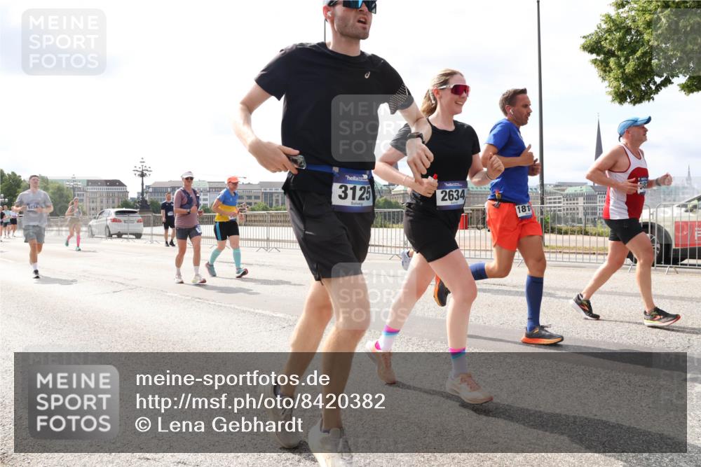 29.06.2025 - hella hamburg halbmarathon Lena Gebhardt http://msf.ph/oto/8420382 29.06.2025 10:18:21 Lombardsbrücke 3125, 2634, 181, 1159, 1160, 1234, 1268, 1325, 1554, 1641, 1820, 1982, 2087, 2147, 2335, 2634, 2703, 2931, 3125, 3202, 3321, 3482, 3529, 3977, 4123, 4383, 4710, 4738, 4804, 5004, 5909, 6270, 6332, 6533, 7094, 7160, 7454, 7641, 7649, 7838, 7882, 7883, 8067, 8128, 8248, 8341, 8607, 8799, 9222, 9505, 9539, 9586, 9658, 9717, 9734, 9748, 9834, 9844, 9964, 10172, 10332, 10502, 10509, 10659, 10687, 10908, 12498, 12541, 12548, 12552, 12703, 13341 meine-sportfotos.de