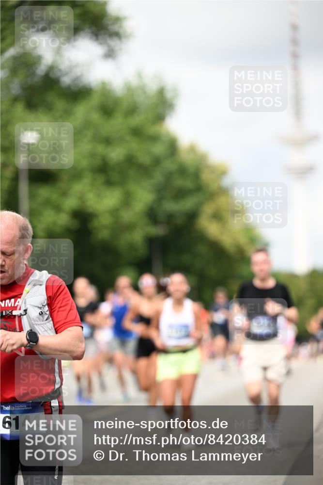 29.06.2025 - hella hamburg halbmarathon Dr. Thomas Lammeyer http://msf.ph/oto/8420384 29.06.2025 10:46:55 Kennedybrücke 1360, 1752, 1929, 1994, 2069, 2134, 2401, 2509, 2940, 3276, 3378, 3874, 4092, 4385, 4680, 4735, 4736, 5419, 6136, 6440, 6828, 6837, 7022, 7023, 7040, 7043, 7260, 7357, 7477, 7666, 8000, 8014, 8525, 8526, 9644, 9980, 10532, 10623, 10842, 11074, 11075, 11331 meine-sportfotos.de
