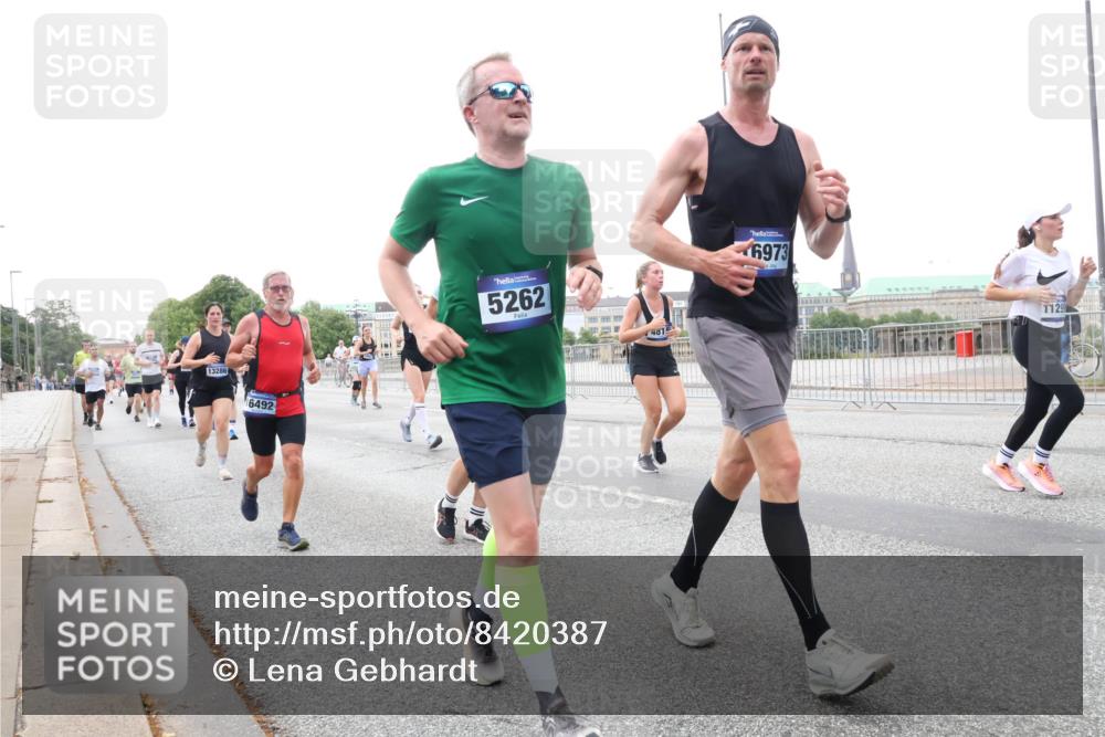 29.06.2025 - hella hamburg halbmarathon Lena Gebhardt http://msf.ph/oto/8420387 29.06.2025 10:52:25 Lombardsbrücke 13286, 16492, 5262, 4815, 6973, 1299, 1369, 1418, 1826, 1978, 2362, 2420, 2528, 2983, 3038, 3140, 3227, 3645, 4087, 4273, 4436, 4591, 4598, 4606, 4815, 5062, 5262, 5360, 6386, 6403, 6404, 6406, 6456, 6671, 6985, 7511, 7690, 7691, 7735, 7812, 8194, 8196, 8250, 8251, 8621, 9068, 9070, 9103, 9368, 9460, 9730, 9731, 10080, 10296, 10342, 10392, 10600, 10634, 10673, 10884, 10928, 11084, 11126, 11127, 11297, 11375, 11736, 11899, 11974, 12546, 12558 meine-sportfotos.de