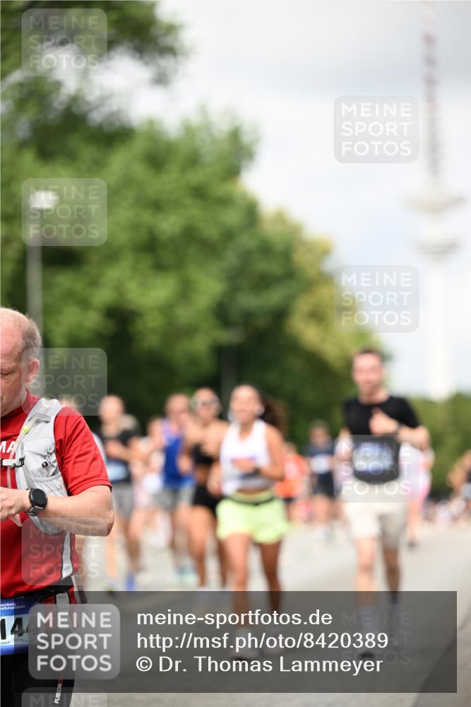 29.06.2025 - hella hamburg halbmarathon Dr. Thomas Lammeyer http://msf.ph/oto/8420389 29.06.2025 10:46:55 Kennedybrücke 1360, 1752, 1929, 1994, 2069, 2134, 2401, 2509, 2940, 3276, 3378, 3874, 4092, 4385, 4680, 4735, 4736, 5419, 6136, 6440, 6828, 6837, 7022, 7023, 7040, 7043, 7260, 7357, 7477, 7666, 8000, 8014, 8525, 8526, 9644, 9980, 10532, 10623, 10842, 11074, 11075, 11331 meine-sportfotos.de