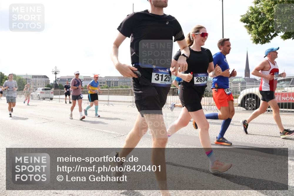 29.06.2025 - hella hamburg halbmarathon Lena Gebhardt http://msf.ph/oto/8420401 29.06.2025 10:18:21 Lombardsbrücke 9834, 1, 3125, 2634, 318, 1810, 1159, 1160, 1234, 1268, 1325, 1554, 1641, 1820, 1982, 2087, 2147, 2335, 2634, 2703, 2931, 3125, 3202, 3321, 3482, 3529, 3977, 4123, 4383, 4710, 4738, 4804, 5004, 5909, 6270, 6332, 6533, 7094, 7160, 7454, 7641, 7649, 7838, 7882, 7883, 8067, 8128, 8248, 8341, 8607, 8799, 9222, 9505, 9539, 9586, 9658, 9717, 9734, 9748, 9834, 9844, 9964, 10172, 10332, 10502, 10509, 10659, 10687, 10908, 12498, 12541, 12548, 12552, 12703, 13341 meine-sportfotos.de