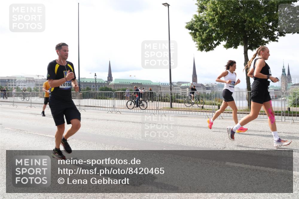 29.06.2025 - hella hamburg halbmarathon Lena Gebhardt http://msf.ph/oto/8420465 29.06.2025 10:27:35 Lombardsbrücke 0158, 12500, 1530, 2080, 2775, 3389, 4372, 5177, 5285, 5825, 6214, 6259, 7234, 7314, 7764, 7944, 7978, 8085, 8281, 9349, 9688, 10077, 10158, 10412, 10413, 11256, 11766, 12500, 12823, 13043, 13860, 14020, 14021, 14206, 15607, 15641, 16569, 16804, 16838, 17427, 17791, 18012, 18097, 18301, 18626, 18766, 18976 meine-sportfotos.de