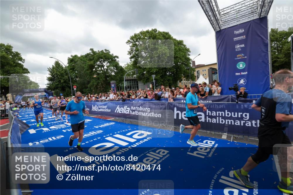 29.06.2025 - hella hamburg halbmarathon Zöllner http://msf.ph/oto/8420474 29.06.2025 10:53:10 Ziel 2111, 2208, 3059, 3258, 3334, 4121, 7864, 8587, 9093, 9537, 12155, 14323, 16986, 19208 meine-sportfotos.de