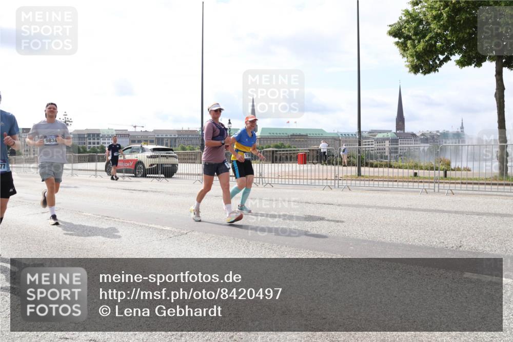 29.06.2025 - hella hamburg halbmarathon Lena Gebhardt http://msf.ph/oto/8420497 29.06.2025 10:18:23 Lombardsbrücke 77, 9834, 1159, 1160, 1234, 1268, 1325, 1554, 1641, 1820, 1982, 2087, 2147, 2335, 2634, 2703, 2931, 3125, 3202, 3321, 3482, 3529, 3977, 4123, 4383, 4710, 4738, 4802, 4804, 5909, 5910, 6270, 6332, 6533, 7094, 7160, 7454, 7641, 7649, 7838, 7882, 7883, 8067, 8128, 8248, 8341, 8607, 8665, 9222, 9276, 9505, 9539, 9586, 9658, 9717, 9734, 9748, 9834, 9844, 10172, 10332, 10502, 10509, 10659, 10687, 10908, 12498, 12541, 12548, 12552, 12703, 13341 meine-sportfotos.de