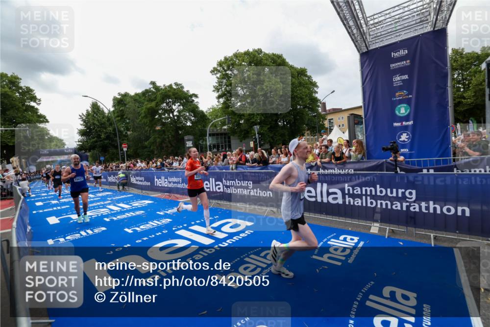 29.06.2025 - hella hamburg halbmarathon Zöllner http://msf.ph/oto/8420505 29.06.2025 10:31:18 Ziel 3201, 3955, 4812, 10017, 10298, 11857, 12232, 13754, 14450, 14548, 19042 meine-sportfotos.de