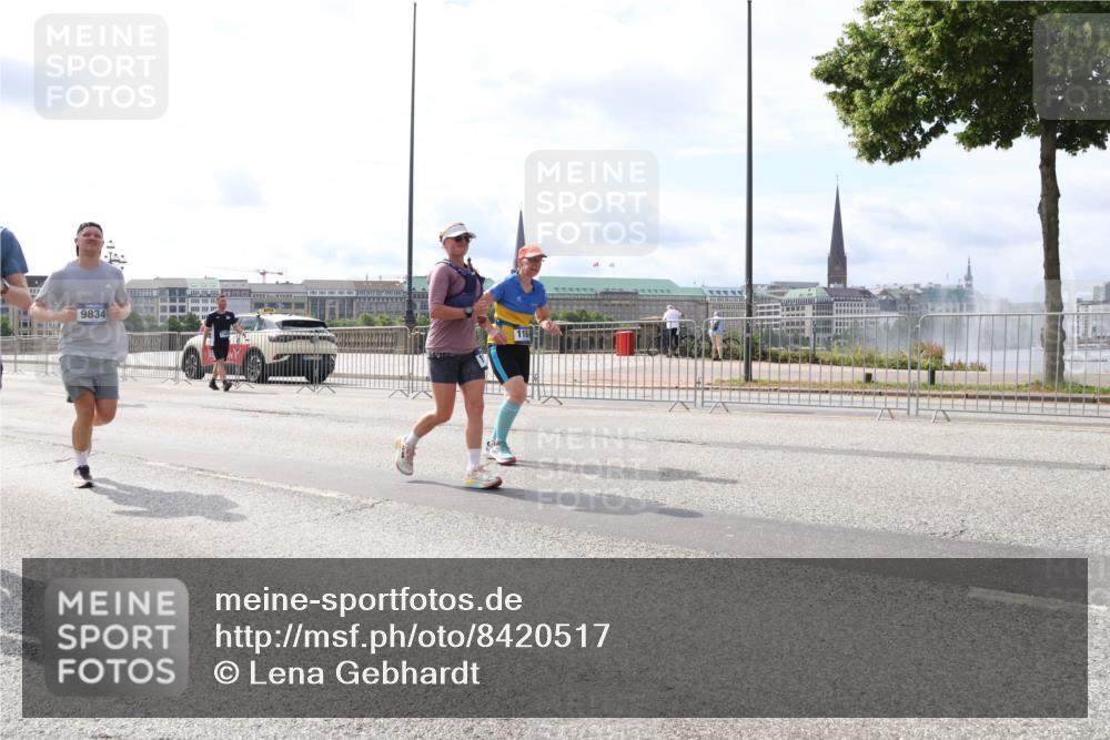29.06.2025 - hella hamburg halbmarathon Lena Gebhardt http://msf.ph/oto/8420517 29.06.2025 10:18:23 Lombardsbrücke 9834, 116, 1159, 1160, 1234, 1268, 1325, 1554, 1641, 1820, 1982, 2087, 2147, 2335, 2634, 2703, 2931, 3125, 3202, 3321, 3482, 3529, 3977, 4123, 4383, 4710, 4738, 4802, 4804, 5909, 5910, 6270, 6332, 6533, 7094, 7160, 7454, 7641, 7649, 7838, 7882, 7883, 8067, 8128, 8248, 8341, 8607, 8665, 9222, 9276, 9505, 9539, 9586, 9658, 9717, 9734, 9748, 9834, 9844, 10172, 10332, 10502, 10509, 10659, 10687, 10908, 12498, 12541, 12548, 12552, 12703, 13341 meine-sportfotos.de