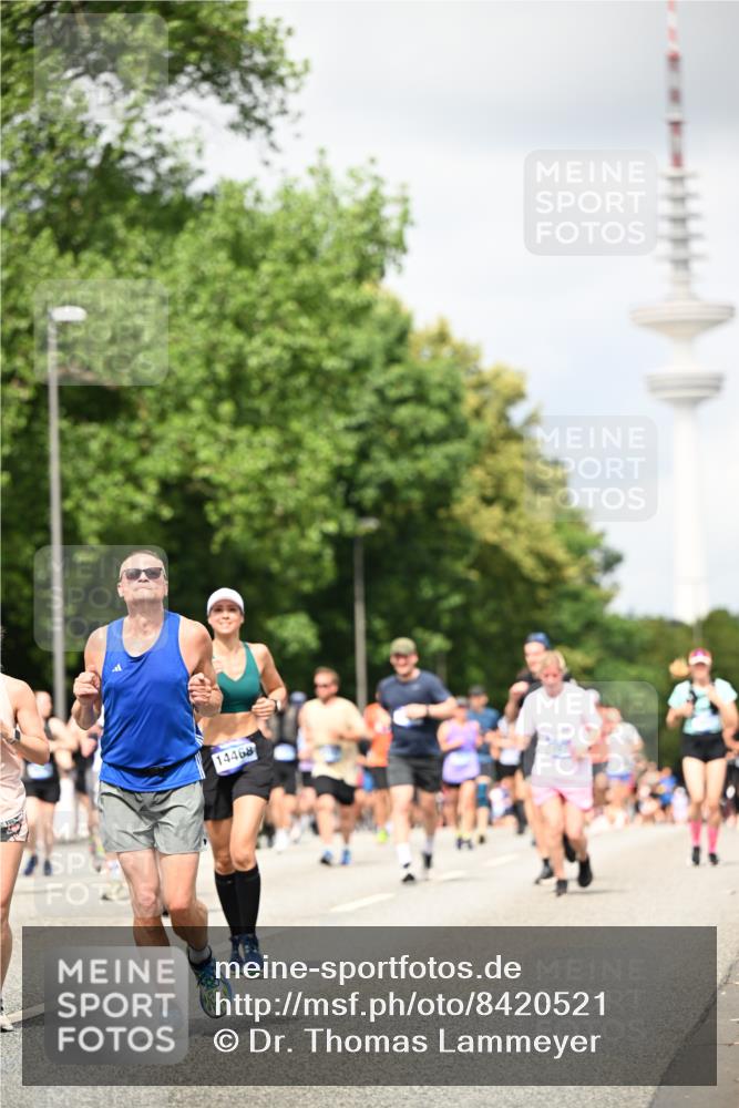 29.06.2025 - hella hamburg halbmarathon Dr. Thomas Lammeyer http://msf.ph/oto/8420521 29.06.2025 10:46:58 Kennedybrücke 1360, 1656, 1752, 1929, 1994, 2069, 2134, 2401, 2509, 2940, 2941, 3378, 3874, 4092, 4385, 4680, 4735, 4736, 4778, 5403, 5419, 6136, 6440, 6828, 6837, 7040, 7043, 7260, 7357, 7477, 7666, 8000, 8014, 8525, 8526, 9644, 9980, 10532, 10623, 10697, 10734, 10842, 11074, 11075, 11331 meine-sportfotos.de