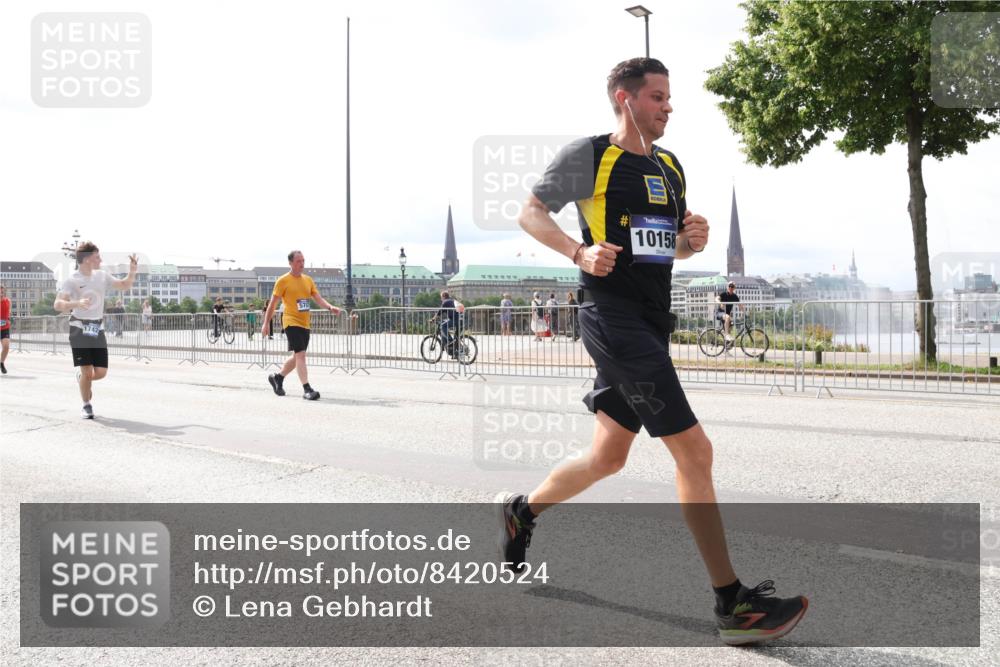 29.06.2025 - hella hamburg halbmarathon Lena Gebhardt http://msf.ph/oto/8420524 29.06.2025 10:27:36 Lombardsbrücke 10158, 2080, 2775, 3389, 4372, 5177, 5285, 5825, 6214, 6259, 7234, 7314, 7764, 7944, 7978, 8085, 8281, 9688, 10077, 10158, 10412, 10413, 11256, 11766, 12500, 12823, 13043, 13860, 14206, 15607, 15641, 16569, 16804, 16838, 17427, 17791, 18012, 18097, 18301, 18626, 18766 meine-sportfotos.de