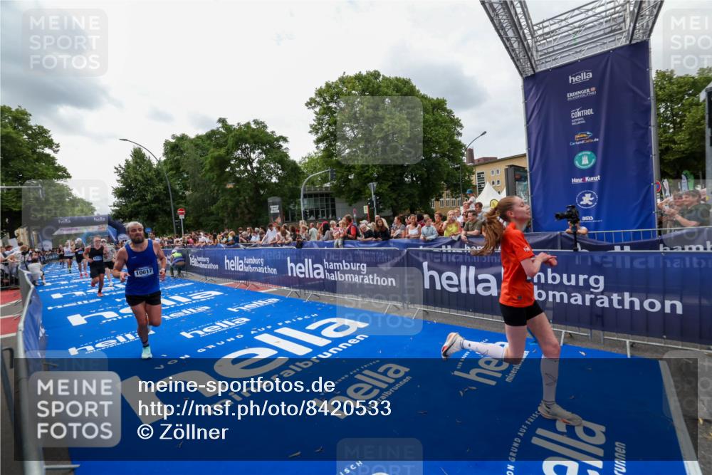 29.06.2025 - hella hamburg halbmarathon Zöllner http://msf.ph/oto/8420533 29.06.2025 10:31:19 Ziel 3201, 3955, 4812, 10017, 10298, 11857, 12232, 13754, 14450, 14548, 19042 meine-sportfotos.de