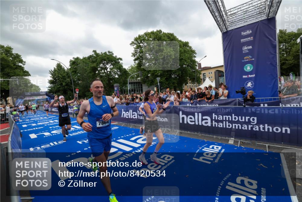 29.06.2025 - hella hamburg halbmarathon Zöllner http://msf.ph/oto/8420534 29.06.2025 10:53:12 Ziel 2111, 2208, 3059, 3258, 4121, 7383, 7864, 8273, 9537, 14323, 16929, 16986, 19208 meine-sportfotos.de