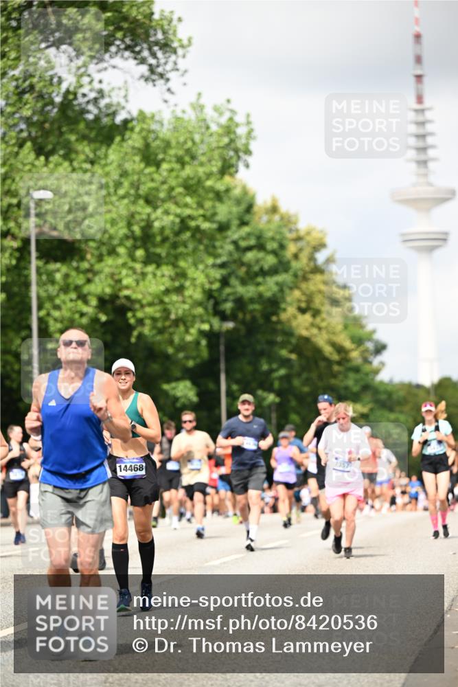 29.06.2025 - hella hamburg halbmarathon Dr. Thomas Lammeyer http://msf.ph/oto/8420536 29.06.2025 10:46:59 Kennedybrücke 1360, 1656, 1752, 1929, 1994, 2069, 2134, 2401, 2509, 2940, 2941, 3378, 3874, 4092, 4680, 4735, 4736, 4778, 5403, 5419, 6136, 6440, 6764, 6828, 6837, 7040, 7043, 7260, 7357, 7477, 7666, 8000, 8014, 8525, 8526, 9644, 9980, 10532, 10623, 10697, 10734, 10842, 11074, 11075, 11331 meine-sportfotos.de
