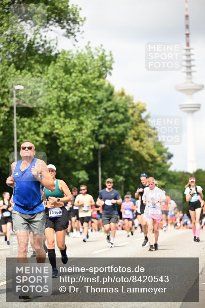 29.06.2025 - hella hamburg halbmarathon Dr. Thomas Lammeyer http://msf.ph/oto/8420543 29.06.2025 10:46:59 Kennedybrücke 1360, 1656, 1752, 1929, 1994, 2069, 2134, 2401, 2509, 2940, 2941, 3378, 3874, 4092, 4680, 4735, 4736, 4778, 5403, 5419, 6136, 6440, 6764, 6828, 6837, 7040, 7043, 7260, 7357, 7477, 7666, 8000, 8014, 8525, 8526, 9644, 9980, 10532, 10623, 10697, 10734, 10842, 11074, 11075, 11331 meine-sportfotos.de