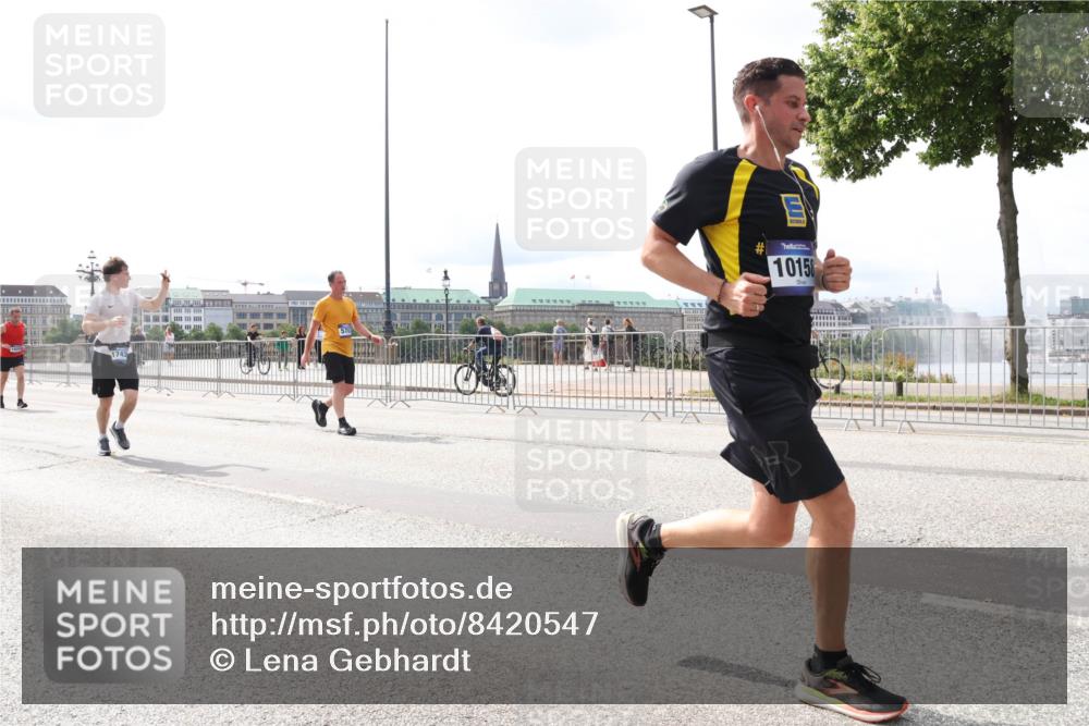 29.06.2025 - hella hamburg halbmarathon Lena Gebhardt http://msf.ph/oto/8420547 29.06.2025 10:27:36 Lombardsbrücke 10158, 2080, 2775, 3389, 4372, 5177, 5285, 5825, 6214, 6259, 7234, 7314, 7764, 7944, 7978, 8085, 8281, 9688, 10077, 10158, 10412, 10413, 11256, 11766, 12500, 12823, 13043, 13860, 14206, 15607, 15641, 16569, 16804, 16838, 17427, 17791, 18012, 18097, 18301, 18626, 18766 meine-sportfotos.de
