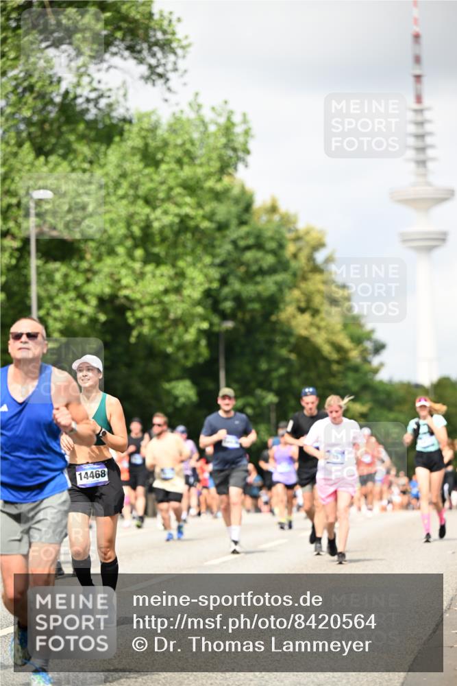 29.06.2025 - hella hamburg halbmarathon Dr. Thomas Lammeyer http://msf.ph/oto/8420564 29.06.2025 10:46:59 Kennedybrücke 1360, 1656, 1752, 1929, 1994, 2069, 2134, 2401, 2509, 2940, 2941, 3378, 3874, 4092, 4680, 4735, 4736, 4778, 5403, 5419, 6136, 6440, 6764, 6828, 6837, 7040, 7043, 7260, 7357, 7477, 7666, 8000, 8014, 8525, 8526, 9644, 9980, 10532, 10623, 10697, 10734, 10842, 11074, 11075, 11331 meine-sportfotos.de