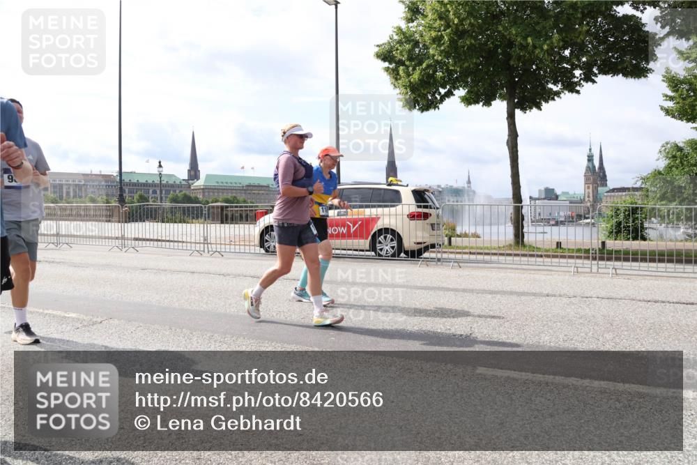 29.06.2025 - hella hamburg halbmarathon Lena Gebhardt http://msf.ph/oto/8420566 29.06.2025 10:18:23 Lombardsbrücke 116, 1159, 1160, 1234, 1268, 1325, 1554, 1641, 1820, 1982, 2087, 2147, 2335, 2634, 2703, 2931, 3125, 3202, 3321, 3482, 3529, 3977, 4123, 4383, 4710, 4738, 4802, 4804, 5909, 5910, 6270, 6332, 6533, 7094, 7160, 7454, 7641, 7649, 7838, 7882, 7883, 8067, 8128, 8248, 8341, 8607, 8665, 9222, 9276, 9505, 9539, 9586, 9658, 9717, 9734, 9748, 9834, 9844, 10172, 10332, 10502, 10509, 10659, 10687, 10908, 12498, 12541, 12548, 12552, 12703, 13341 meine-sportfotos.de