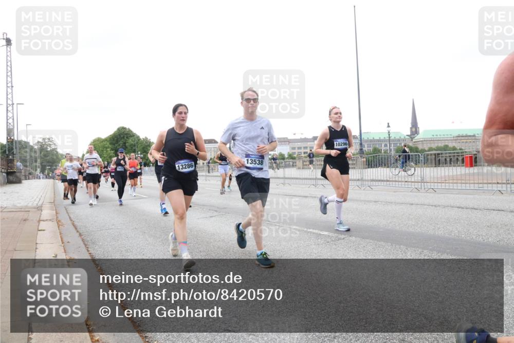 29.06.2025 - hella hamburg halbmarathon Lena Gebhardt http://msf.ph/oto/8420570 29.06.2025 10:52:26 Lombardsbrücke 13286, 13538, 10296, 1369, 1418, 1826, 1978, 2362, 2420, 2528, 2983, 3038, 3140, 3227, 3645, 4087, 4273, 4436, 4591, 4598, 4606, 4815, 5062, 5262, 5360, 6386, 6403, 6404, 6406, 6456, 6671, 6985, 7511, 7690, 7691, 7735, 7812, 8194, 8196, 8250, 8251, 8621, 9068, 9070, 9103, 9368, 9460, 9730, 9731, 10080, 10296, 10342, 10392, 10600, 10634, 10673, 10879, 10884, 10928, 11084, 11126, 11127, 11297, 11375, 11736, 11899, 11974, 12546, 12558, 12994 meine-sportfotos.de