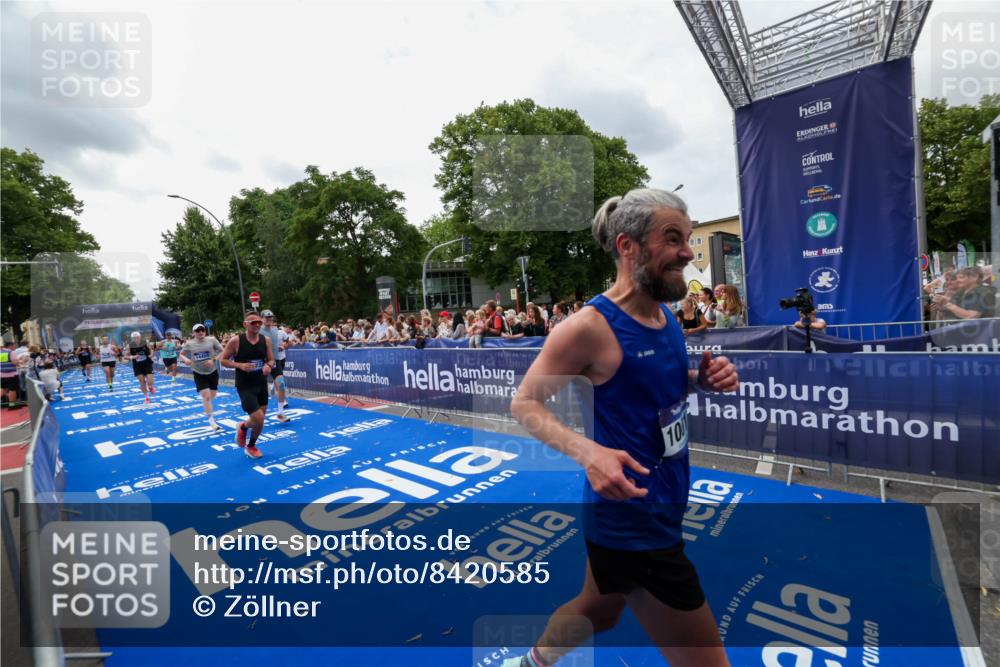 29.06.2025 - hella hamburg halbmarathon Zöllner http://msf.ph/oto/8420585 29.06.2025 10:31:20 Ziel 3955, 4812, 10017, 10298, 11857, 12232, 14450, 14548, 19042 meine-sportfotos.de