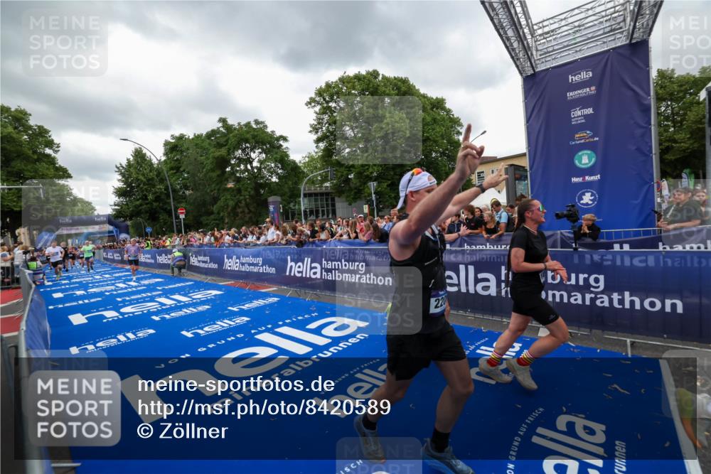 29.06.2025 - hella hamburg halbmarathon Zöllner http://msf.ph/oto/8420589 29.06.2025 10:53:13 Ziel 2111, 2208, 3059, 4121, 7383, 7864, 8273, 8361, 9537, 14323, 16929, 16986, 19208 meine-sportfotos.de