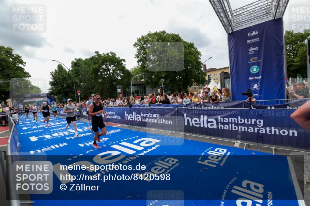 29.06.2025 - hella hamburg halbmarathon Zöllner http://msf.ph/oto/8420598 29.06.2025 10:31:21 Ziel 3955, 4812, 10017, 10298, 11857, 12232, 14450, 14548, 19042 meine-sportfotos.de