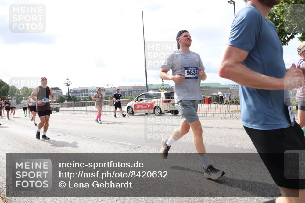 29.06.2025 - hella hamburg halbmarathon Lena Gebhardt http://msf.ph/oto/8420632 29.06.2025 10:18:24 Lombardsbrücke 4710, 9834, 1159, 1160, 1234, 1268, 1325, 1554, 1641, 1820, 1982, 2087, 2147, 2335, 2634, 2703, 2931, 3125, 3202, 3321, 3482, 3529, 3977, 4123, 4383, 4710, 4738, 4802, 4804, 5909, 5910, 6270, 6332, 6533, 7094, 7160, 7454, 7641, 7649, 7838, 7882, 7883, 8067, 8128, 8248, 8341, 8607, 8665, 9222, 9276, 9505, 9539, 9586, 9658, 9717, 9734, 9748, 9834, 9844, 10172, 10332, 10502, 10659, 10687, 10908, 12498, 12541, 12548, 12552, 12703, 13341 meine-sportfotos.de