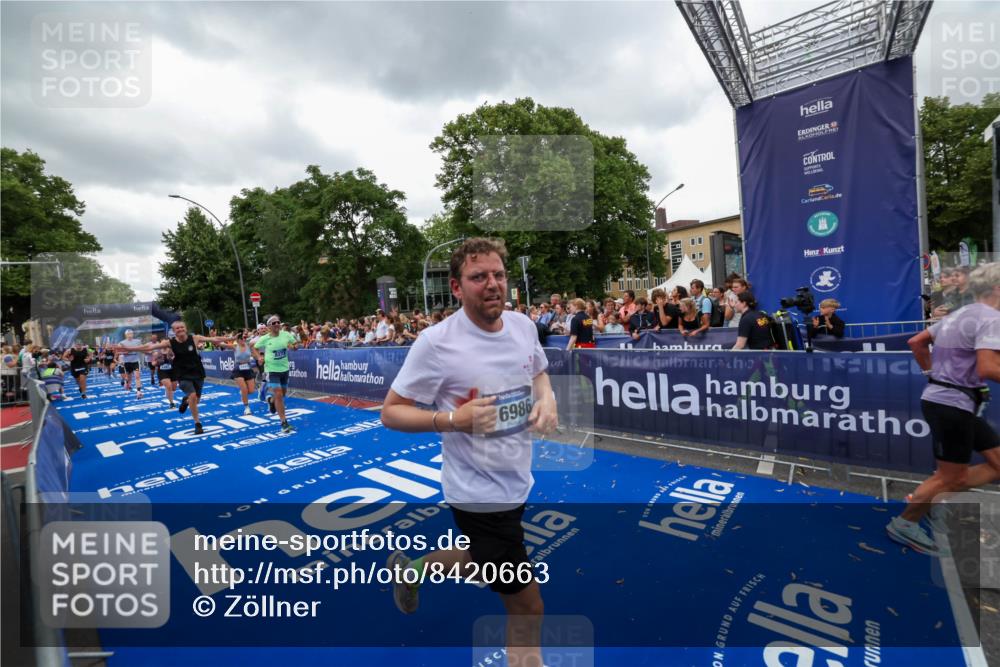 29.06.2025 - hella hamburg halbmarathon Zöllner http://msf.ph/oto/8420663 29.06.2025 10:53:18 Ziel 2074, 2111, 7312, 7383, 8273, 8361, 9142, 12875, 15179, 15681, 16929, 16986, 18901 meine-sportfotos.de