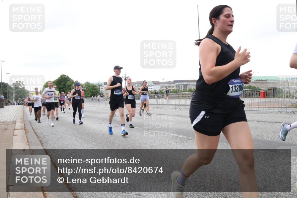 29.06.2025 - hella hamburg halbmarathon Lena Gebhardt http://msf.ph/oto/8420674 29.06.2025 10:52:28 Lombardsbrücke 10634, 18633, 12546, 13286, 1369, 1418, 1826, 1978, 2362, 2420, 2528, 2983, 3038, 3140, 3227, 3645, 4087, 4273, 4436, 4591, 4598, 4815, 5062, 5262, 5360, 6386, 6403, 6404, 6406, 6456, 6671, 6985, 7511, 7690, 7691, 7735, 7812, 8194, 8196, 8250, 8251, 8641, 9068, 9070, 9103, 9368, 9460, 9730, 9731, 10080, 10296, 10342, 10392, 10600, 10634, 10673, 10879, 10884, 10928, 11084, 11126, 11127, 11297, 11375, 11736, 11899, 11974, 12546, 12558, 12994 meine-sportfotos.de