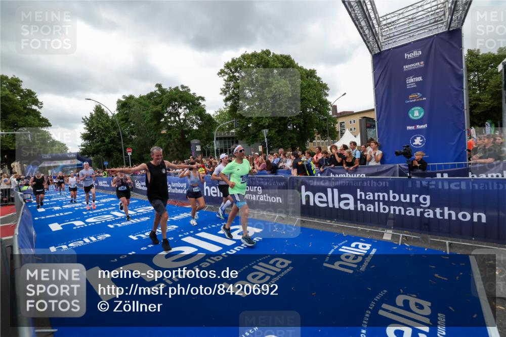 29.06.2025 - hella hamburg halbmarathon Zöllner http://msf.ph/oto/8420692 29.06.2025 10:53:19 Ziel 1683, 2074, 4065, 7312, 7383, 8273, 8361, 9142, 11844, 12875, 15179, 15681, 16929, 16986, 18901 meine-sportfotos.de