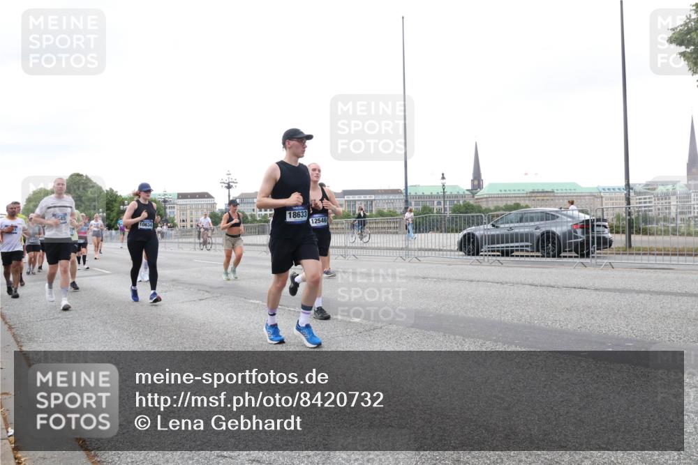 29.06.2025 - hella hamburg halbmarathon Lena Gebhardt http://msf.ph/oto/8420732 29.06.2025 10:52:28 Lombardsbrücke 18633, 10634, 12546, 1369, 1418, 1826, 1978, 2362, 2420, 2528, 2983, 3038, 3140, 3227, 3645, 4087, 4273, 4436, 4591, 4598, 4815, 5062, 5262, 5360, 6386, 6403, 6404, 6406, 6456, 6671, 6985, 7511, 7690, 7691, 7735, 7812, 8194, 8196, 8250, 8251, 8641, 9068, 9070, 9103, 9368, 9460, 9730, 9731, 10080, 10296, 10342, 10392, 10600, 10634, 10673, 10879, 10884, 10928, 11084, 11126, 11127, 11297, 11375, 11736, 11899, 11974, 12546, 12558, 12994 meine-sportfotos.de