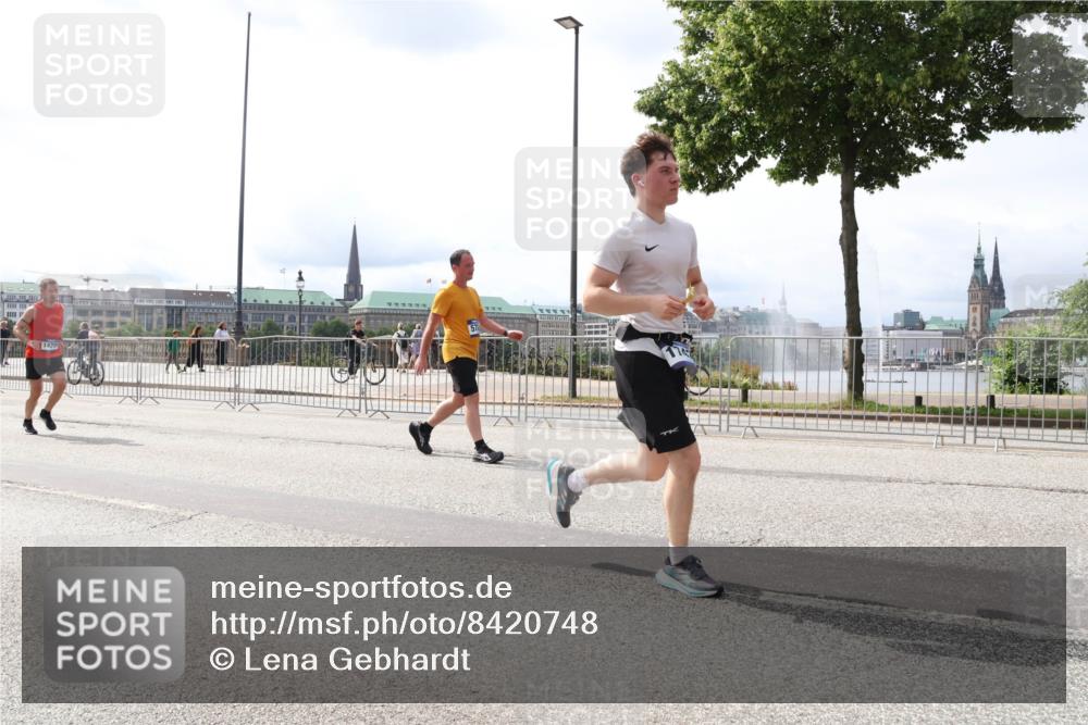 29.06.2025 - hella hamburg halbmarathon Lena Gebhardt http://msf.ph/oto/8420748 29.06.2025 10:27:38 Lombardsbrücke 17, 1148, 2080, 2775, 3389, 4372, 5177, 5285, 5825, 6214, 6259, 7764, 7944, 7978, 8085, 9688, 10077, 10158, 10412, 10413, 11256, 11766, 12500, 12823, 13043, 13860, 14206, 15607, 15641, 16569, 16804, 16838, 17427, 17791, 18012, 18097, 18301, 18626, 18766 meine-sportfotos.de