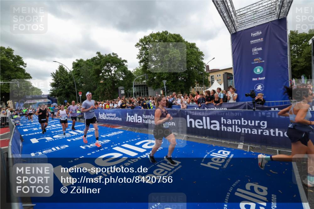 29.06.2025 - hella hamburg halbmarathon Zöllner http://msf.ph/oto/8420756 29.06.2025 10:53:21 Ziel 1683, 2074, 2354, 4065, 7312, 7383, 8273, 8361, 9142, 11844, 12490, 12875, 15179, 15681, 15838, 16929, 18134, 18901 meine-sportfotos.de