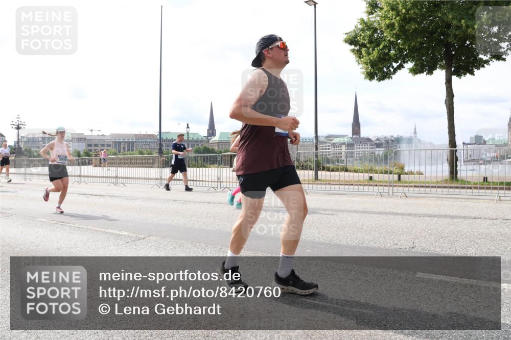 29.06.2025 - hella hamburg halbmarathon Lena Gebhardt http://msf.ph/oto/8420760 29.06.2025 10:18:26 Lombardsbrücke 5909, 1159, 1160, 1234, 1268, 1325, 1554, 1820, 1982, 2087, 2147, 2335, 2634, 2703, 2931, 3125, 3202, 3321, 3482, 3529, 3977, 4123, 4383, 4710, 4738, 4802, 4804, 5049, 5909, 5910, 6270, 6332, 6533, 7094, 7160, 7214, 7454, 7641, 7649, 7838, 7882, 7883, 8067, 8248, 8341, 8607, 8665, 9222, 9276, 9505, 9539, 9586, 9658, 9717, 9734, 9748, 9834, 9844, 10172, 10332, 10502, 10659, 10687, 10908, 12498, 12541, 12548, 12552, 12703, 13341 meine-sportfotos.de
