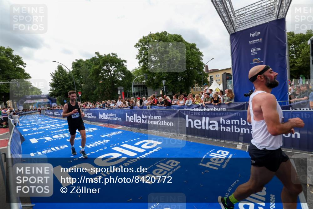 29.06.2025 - hella hamburg halbmarathon Zöllner http://msf.ph/oto/8420772 29.06.2025 10:31:25 Ziel 3955, 4812, 14548, 19118 meine-sportfotos.de