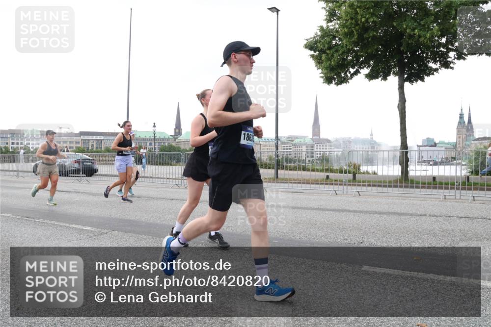 29.06.2025 - hella hamburg halbmarathon Lena Gebhardt http://msf.ph/oto/8420820 29.06.2025 10:52:29 Lombardsbrücke 1863, 1369, 1826, 1978, 2362, 2420, 2528, 2983, 3038, 3140, 3227, 3645, 4087, 4273, 4436, 4591, 4815, 5062, 5262, 5360, 6386, 6403, 6404, 6406, 6456, 6671, 6985, 7511, 7690, 7691, 7735, 7812, 8194, 8196, 8250, 8251, 8641, 9068, 9070, 9103, 9368, 9460, 9730, 9731, 10080, 10296, 10342, 10392, 10600, 10634, 10673, 10879, 10884, 10928, 11084, 11126, 11127, 11297, 11375, 11736, 11899, 11974, 12546, 12558, 12994 meine-sportfotos.de